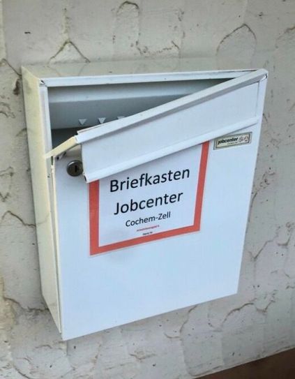 Der Briefkasten des Jobcenters wurde aufgebrochen.