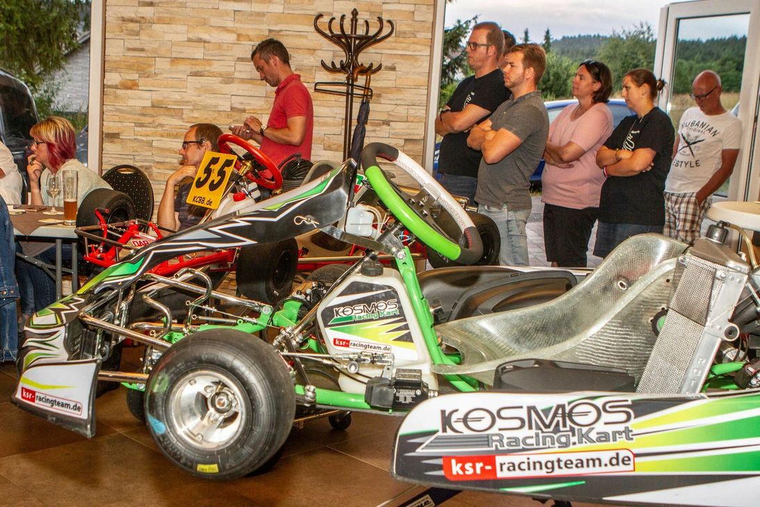 Am alten und neuen Rennkart wurde die technische Entwicklung und die damit verbundene Lärmeingrenzung vorgestellt.