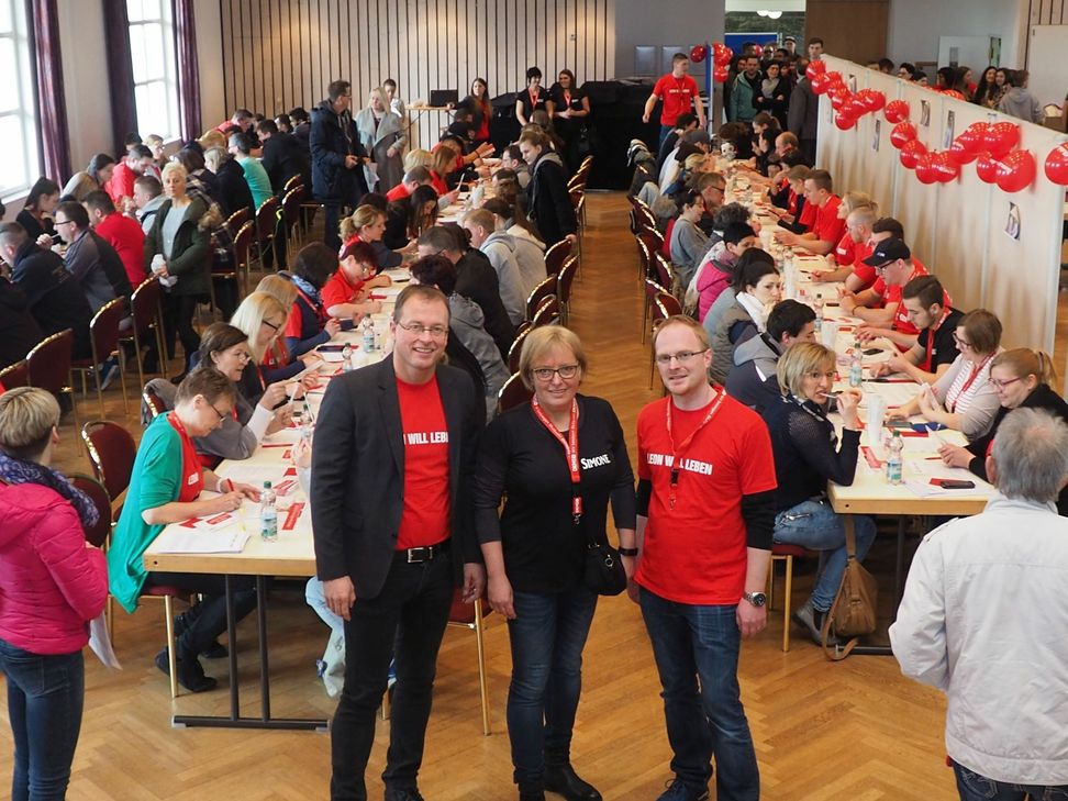 VG-Bürgermeister Jörg Lempertz, Simone Müller, die Mutter von Leon, und Organisator Christopher Wittig waren überwältigt von der Hilfsbereitschaft.