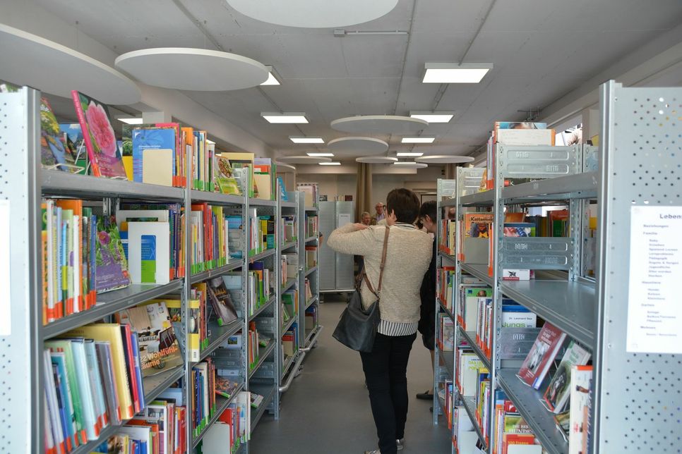 Bücherwürmer dürfen wieder stöbern. Foto: Klaus Desinger