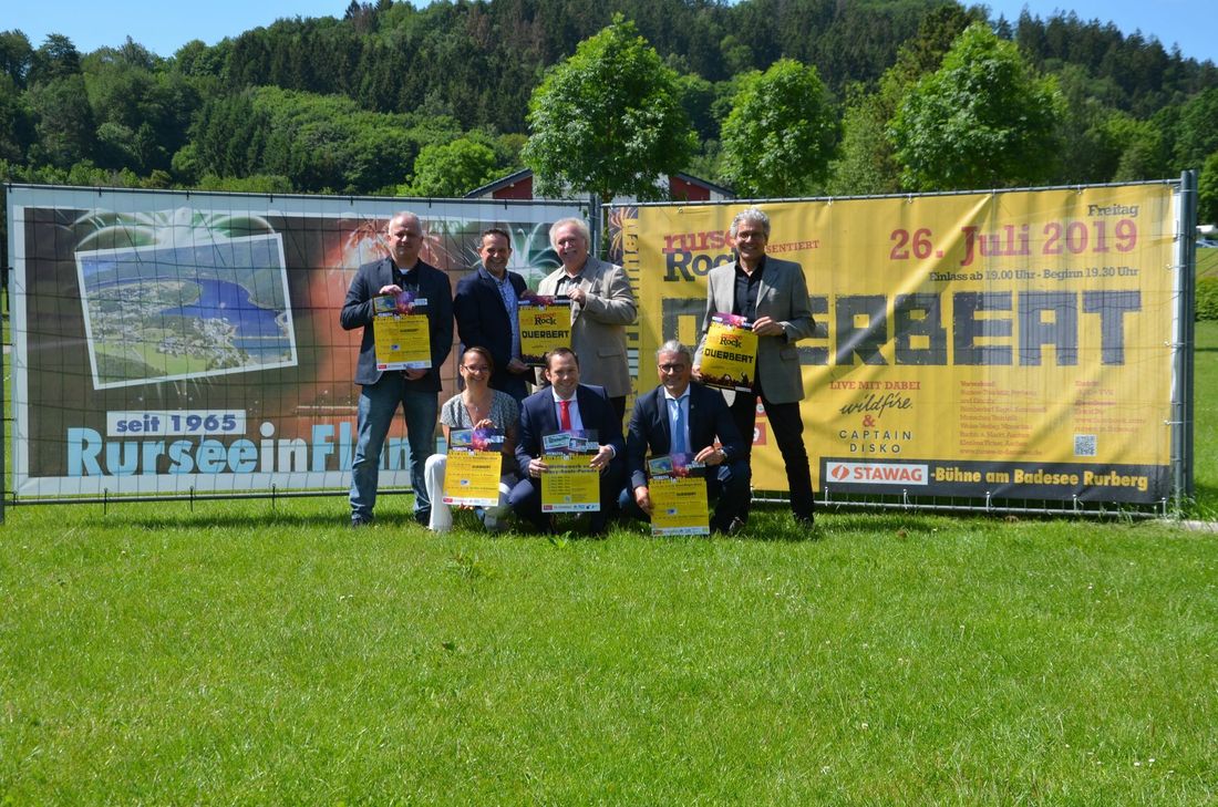 Organisatoren und Sponsoren des Volksfestes »Rursee in Flammen« freuen sich auf vier Tage Programm. Foto: T. Förster