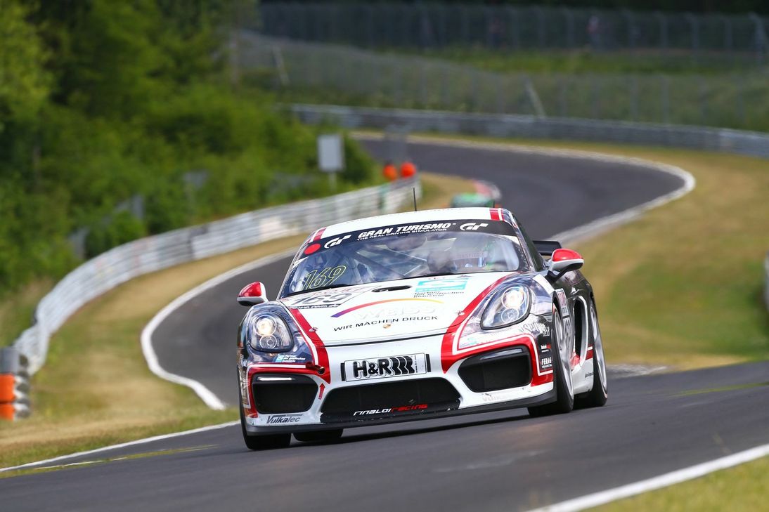 Das zweite WTM-Team geht mit dem Porsche Cayman an den Start. Foto: H. Elis/Racepix.eu