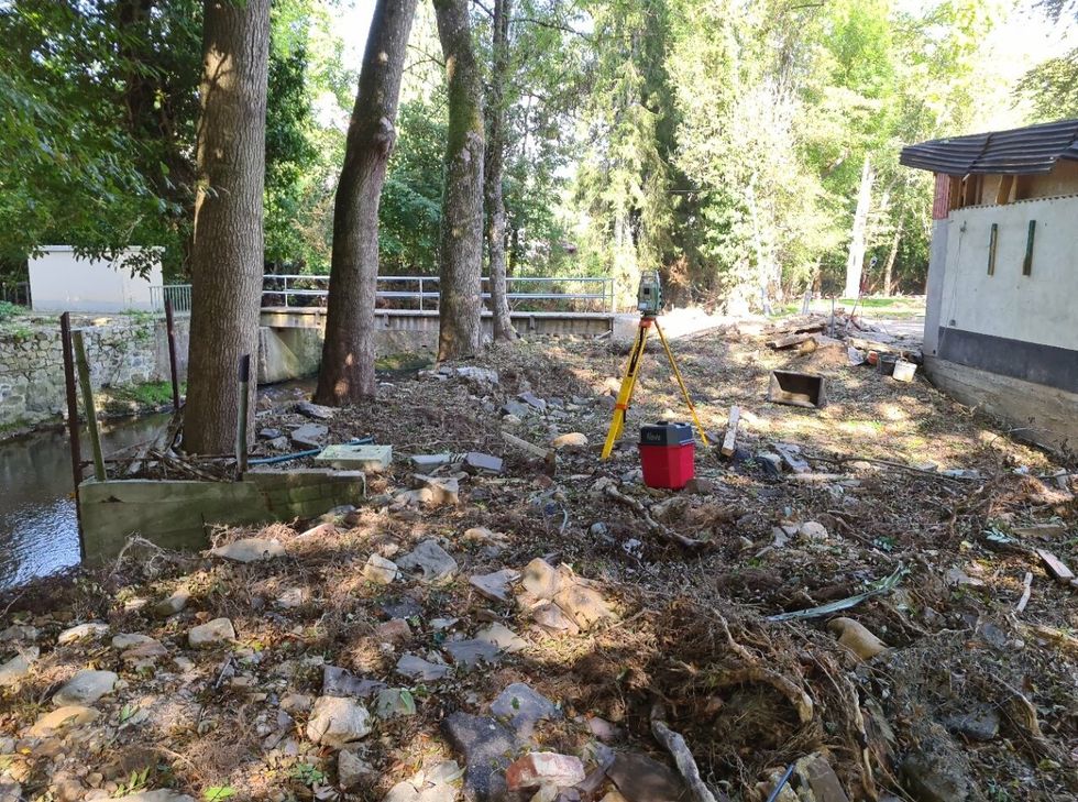Grenzvermessung im Hochwassergebiet.