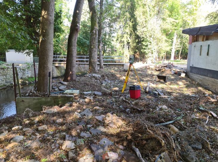 Grenzvermessung im Hochwassergebiet.