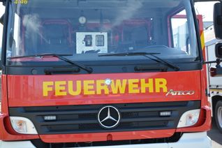 Eine Frau in einer hilflosen Situation wurde aus der Nahe gerettet.