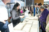 Aussteller und Organisatoren des Beda-Marktes und der Frauen- und Lifestylemesse sind zufrieden. Auch am zweiten Tag mit verkaufsoffenem Sonntag herrschte in Bitburg Volksfeststimmung.