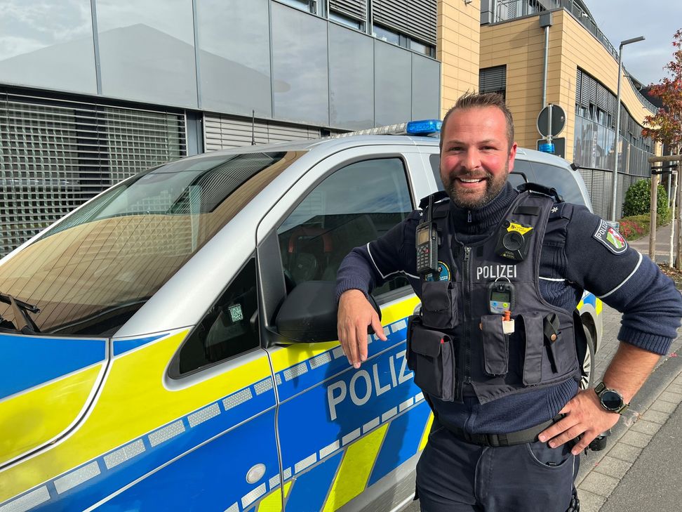 Der 41-jährige Polizeihauptkommissar Marcus Diefenbach ist seit 24 Jahren im Polizeidienst. Seinen Job macht er gerne, auch wenn es immer häufiger zu Respektlosigkeiten gegenüber Einsatzkräften kommt.