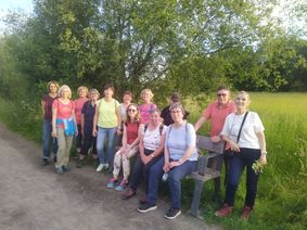 Eine recht große Gruppe kam zur Feierabendwanderung des Eifelvereins Ulmen zusammen.