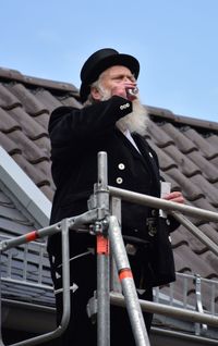 Zimmermann Edgar »Eddy« Lauterbach leerte nach dem Richtspruch sein Schnapsglas und ließ es auf dem Boden zerschellen.