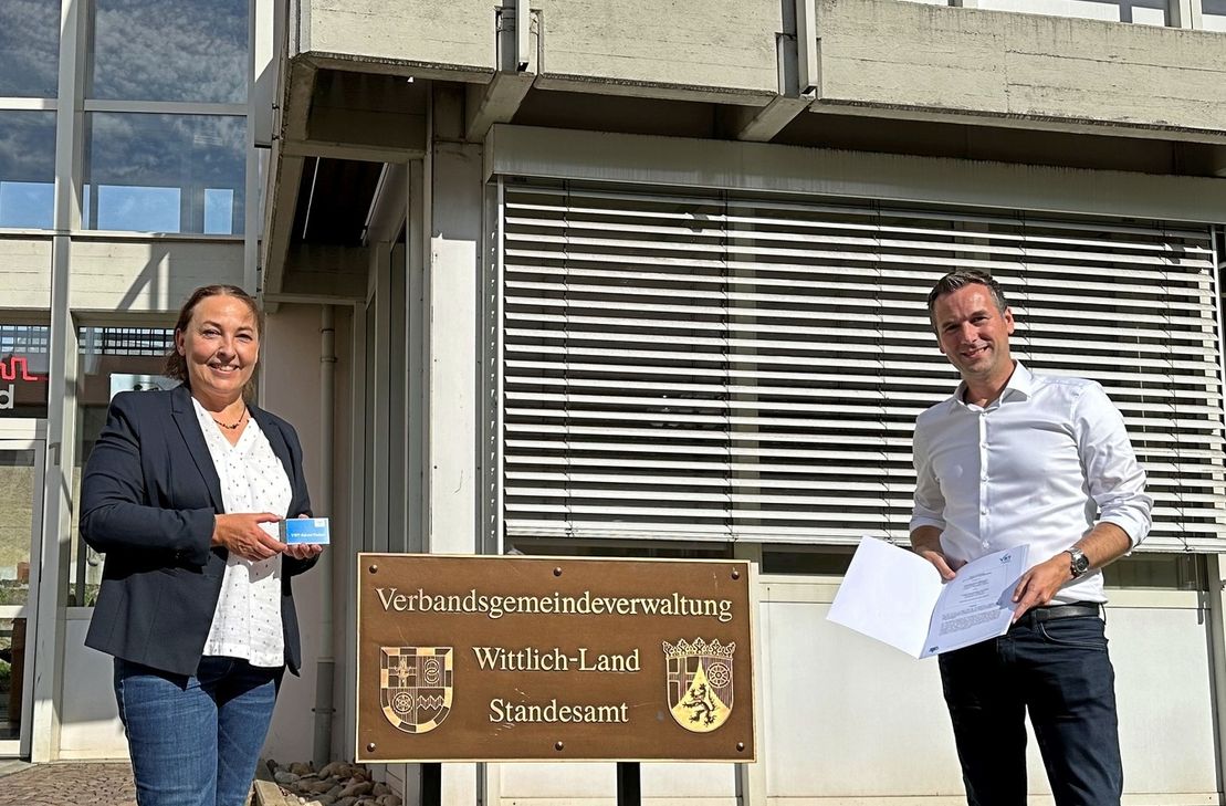 Manuel Follmann, Bürgermeister der VG Wittlich-Land und Barbara Schwarz, Geschäftsführerin des VRT.