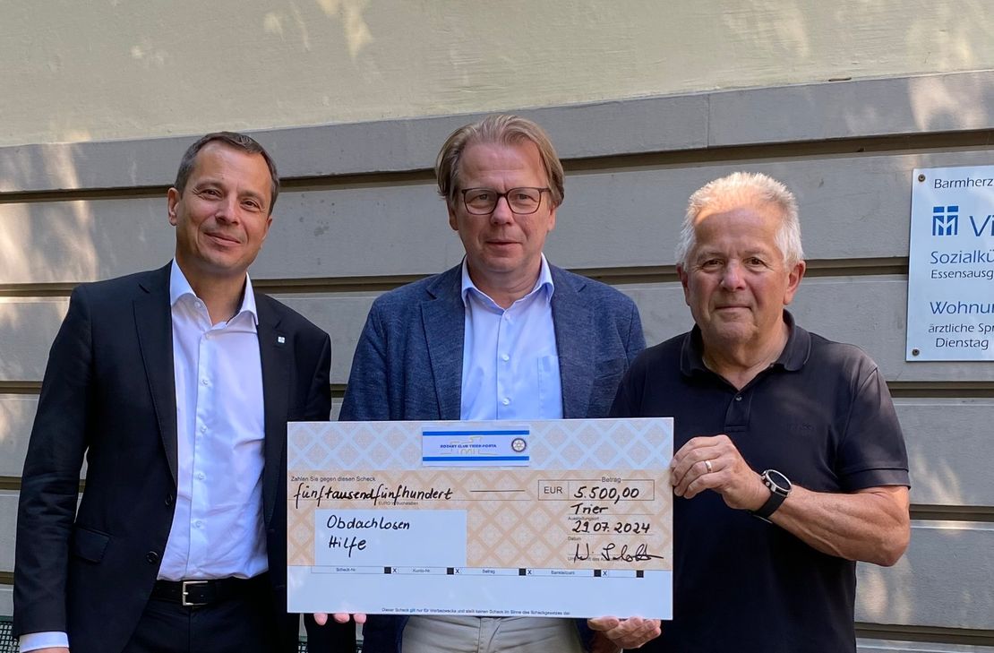 Wolfgang Scholtes, Rotary Club Trier-Porta, Markus Leineweber, Brüderkrankenhaus Trier, Christian Weiskopf, Rotary Club Trier-Porta vor der Wohnungslosenambulanz
