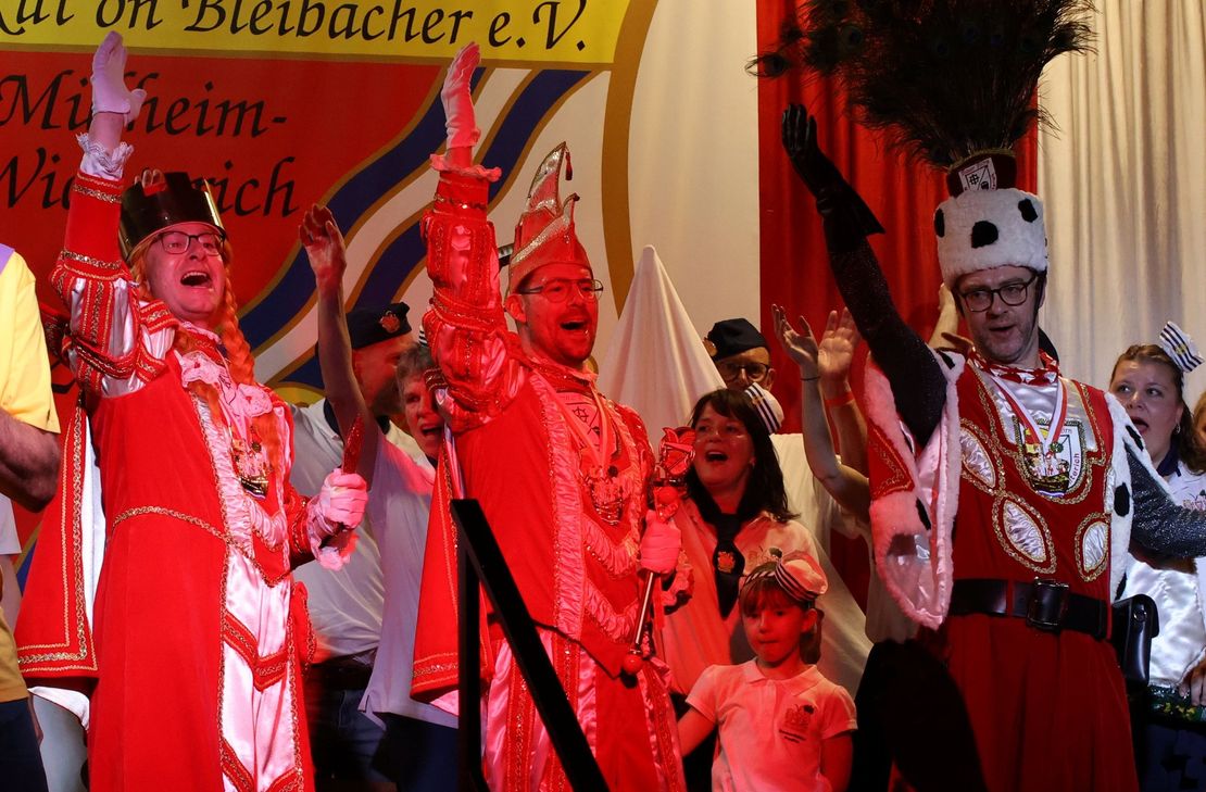 Jungfrau Rudi (v.li.), Prinz Daniel I. und Bauer Björn sind das Mülheim-Wichtericher Dreigestirn.