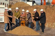 Hans-Jürgen Lichter (GEG Zemmer GmbH & Co. KG), Thorsten Pallien (Volksbank Trier Eifel eG), Stephan Hansen (Volksbank Trier Eifel Immobilien GmbH), Lothar Link (Architekt), Guido Lunkes (Erster Beigeordneter), Marcel Keilen (Beigeordneter) sowie Michael Holstein (Bürgermeister der VG Trier-Land).