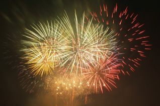 Das Brilliant-Feuerwerk über den Weinbergen ist ein Highlight des Olewiger Weinfestes. Foto: Archiv