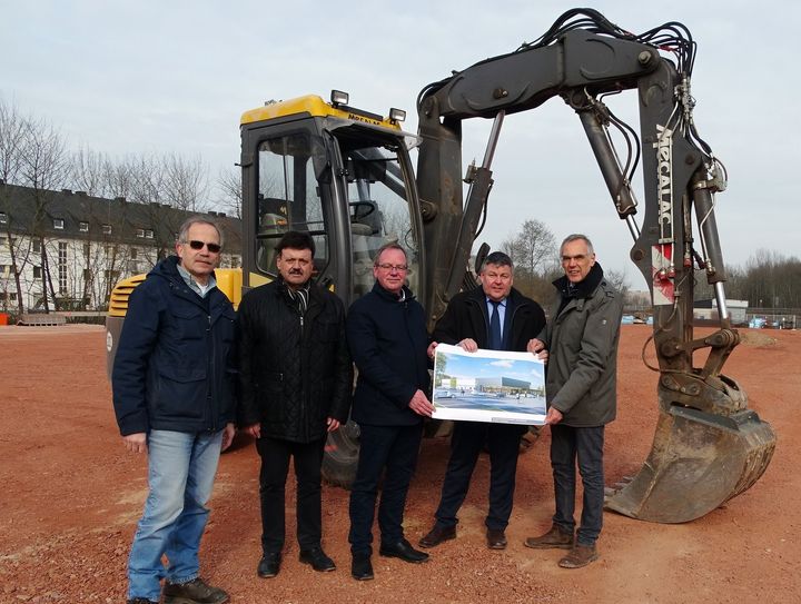 Die Verantwortlichen des neuen Edeka-Marktes in Saarburg-Beurig (von links): Axel Zeugner, Projektplaner, Martin Bauschert, Geschäftsführer der Gebäudegesellschaft