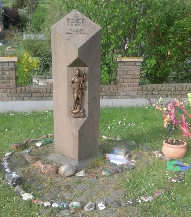 Diese und weitere Steine einer neuen Glücksreihe sollen beim Freiluftgottesdienst am neu überdachten Georgspütz an Christi Himmelfahrt gesegnet werden. Foto: Privat/pp/Agentur ProfiPress