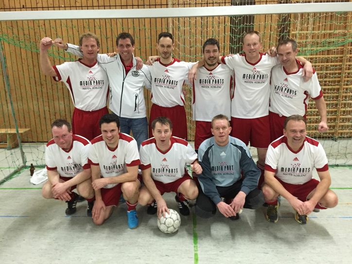Das Team U 40 (hintere Reihe v. l.) : Heino Waldorf, Betreuer Stefan Ternes, Bernd Bleser, Jörg Hermann, Stefan Pichler, Markus Conrad; (vordere Reihe v. l.): Wolfgang Janson, Andreas Fuchs, Mufid Nasic, Thomas Pichler und Uwe Klöckner.