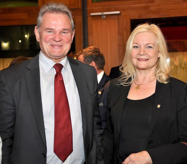 Für den IHK-Geschäftsführer Fritz Rötting (Mitte) war es die letzte Teilnahme an der ITB. Er geht im Sommer in den Ruhestand. Links Iris Poth, Geschäftsführerin der Nordeifel Tourismus. Rechts Röttings Nachfolger für Tourismus-Angelegenheiten, Philipp Piecha. Foto: Reiner Züll/pp/Agentur ProfiPress