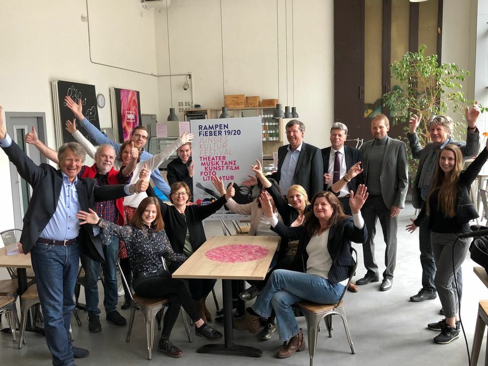 Die Macher des Jungen Kulturfestivals »Rampenfieber« freuen sich auf viele Begegnungen und tolle Homestories quer durch die Region Aachen. Foto: T. Förster