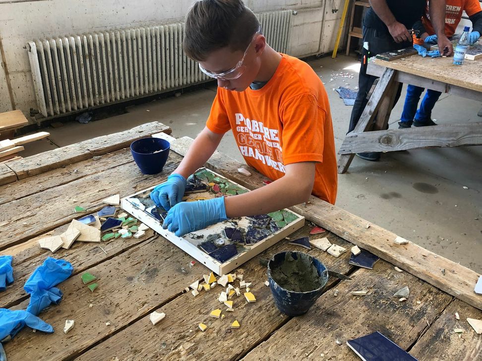 Ihr handwerkliches Können stellten 40 Kinder bei der Ferienfreizeit unter dem Motto »Abenteuer Handwerk« im BGZ unter Beweis. Fotos: T. Förster