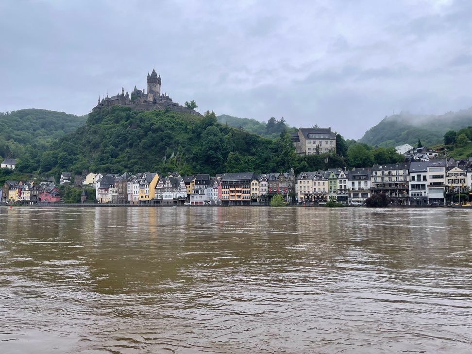 Heute Nachmittag trifft die Flutwelle auf die Stadt Cochem.
