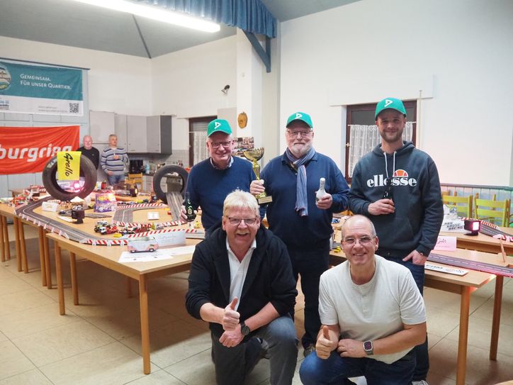 Die Sieger des Carrera-Abends im Pfarrsaal Hönningen (hintere Reihe v. l.): Michael Süß, Friedbert Meurer und Florian Görgen. Vorne: Rolf Stappen und Ralf Münch