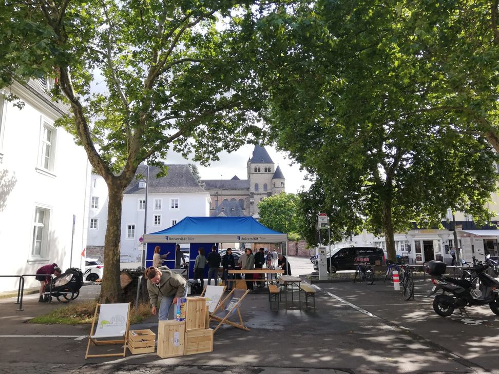 Die mobile Spielaktion baute im Sommer einen Pavillon für den Aktionstag auf dem Rindertanzplatz auf