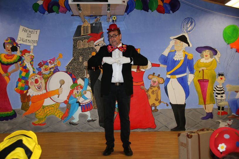 Beste Unterhaltung wurde beim Frauenkaffee geboten.