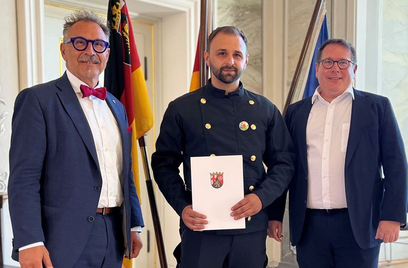 : v.l.n.r.: Michael Ludwig (1. Kreisbeigeordneter Eifelkreis Bitburg-Prüm), Francesco Krämer, Kehrbezirk Bitburg-Prüm XII und ADD-Präsident Thomas Linnertz