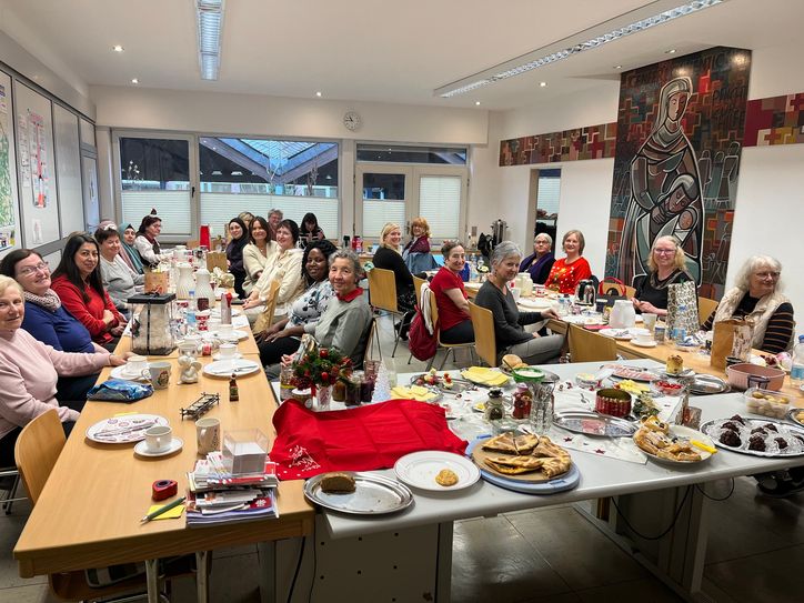 Internationales Frauenfrühstück bringt Frauen im Kreis zusammen.