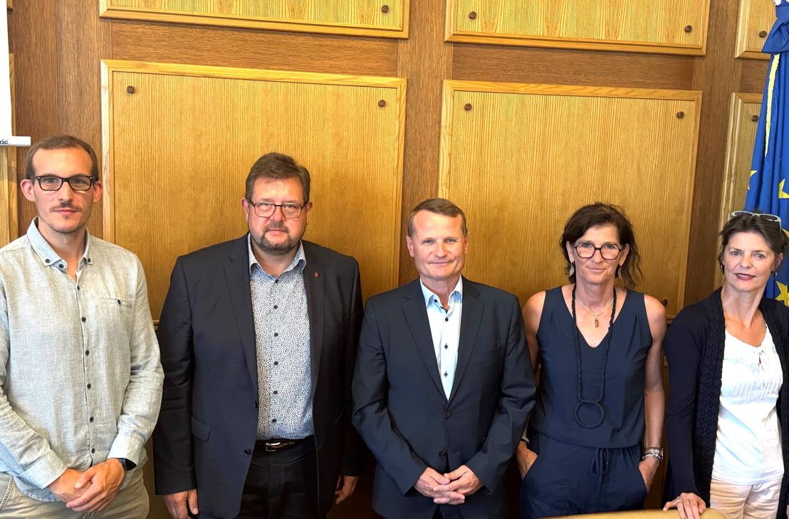 In einer Pressekonferenz informierten Marcel Fromme (zuständig für das Sicherheitskonzept), Bürgermeister Joachim Kandels, Birger Hartnuß (Leiter der Leitstelle Ehrenamt und Bürgerbeteiligung  der Staatskanzlei) sowie Katharina Pfänder und Sibylle Schreckenberger (SWR Ehrensache) über das geplante Programm beim Ehrenamtstag in Bitburg