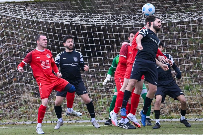 Der TuS Mayen absolvierte sein Testspiel gegen die SG Alfbachtal. Die Mayener unterlagen mit 2: 3 Toren.