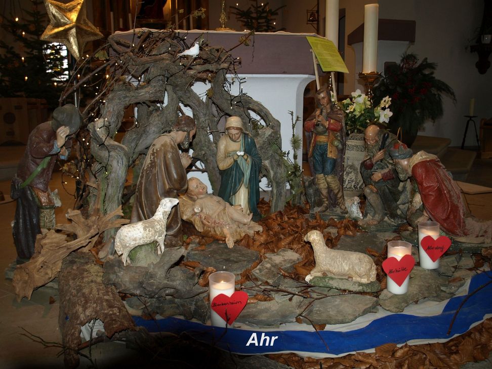 Im Gedenken an die Opfer und Geschädigten der Hochwasserkatastrophe wurde 2021 diese Gedenkkrippe in Uedelhoven aufgebaut.