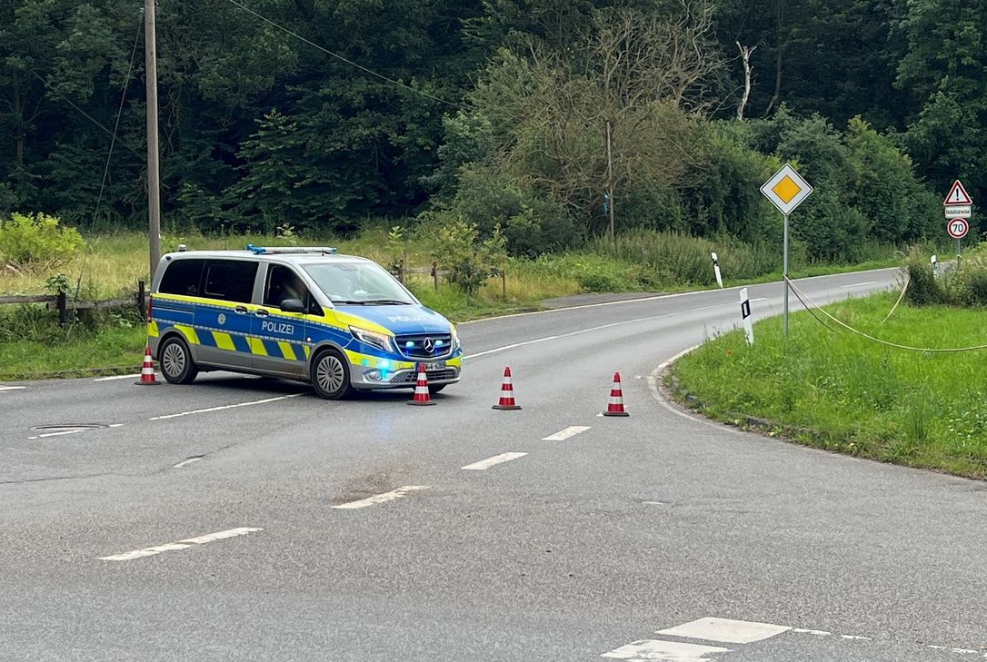 Die L61 zwischen Mechernich und Satzvey wurde mehrfach gesperrt um die Sicherheit der Suchkräfte zu gewährleisten