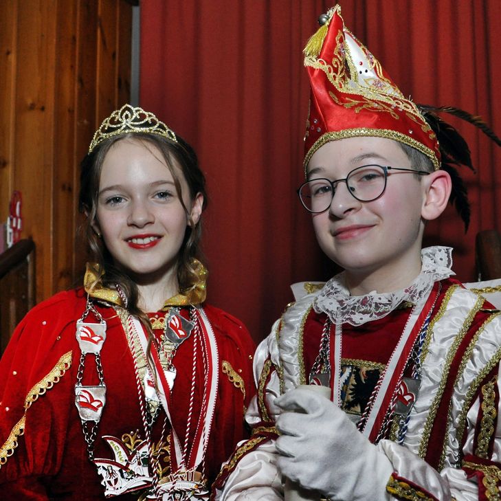 Sie wurden von Hendrik Wüst eingeladen: Kinderprinz Emil I. (Sträußl) und Prinzessin Annika III. (Pleuß).