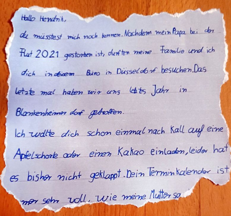 Mit "Hallo Hendrik" hatte Kinderprinz Emil I. (Sträußl) seinen Einladungsbrief an den Ministerpräsidenten zu seiner Proklamation begonnen. Die beiden haben sich nach dem Tod von Emils Vater, der 2021 in Kall bei der Flutkatastrophe den Tod gefunden hatte, schon zweimal getroffen.