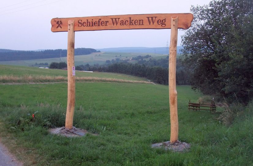 Holzschild am Thommer Born