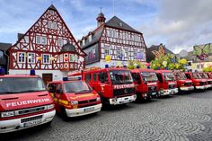 Die Fahrzeugübergabe auf dem Marktplatz Kirchberg.