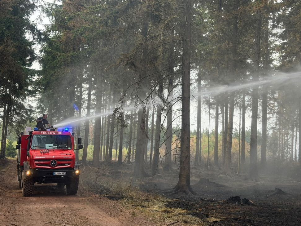 Mit ihrem geländegängigen Tanklöschfahrzeug unterstützte die Feuerwehr aus Nöthen die Löscharbeiten im Hürtgenwald.