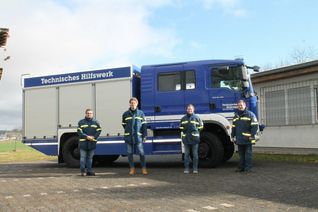 MdB Dr. Marlon Bröhr besichtigte auch den noch recht neuen und vielseitigen Gerätekraftwagen.