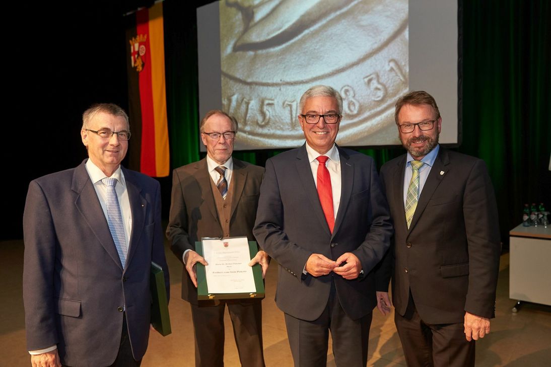 Von rechts: Oberbürgermeister Wolfgang Treis, Innenminister Roger Lewentz, Dr. Herbert Fleischer und Landrat Dr. Alexander Saftig.