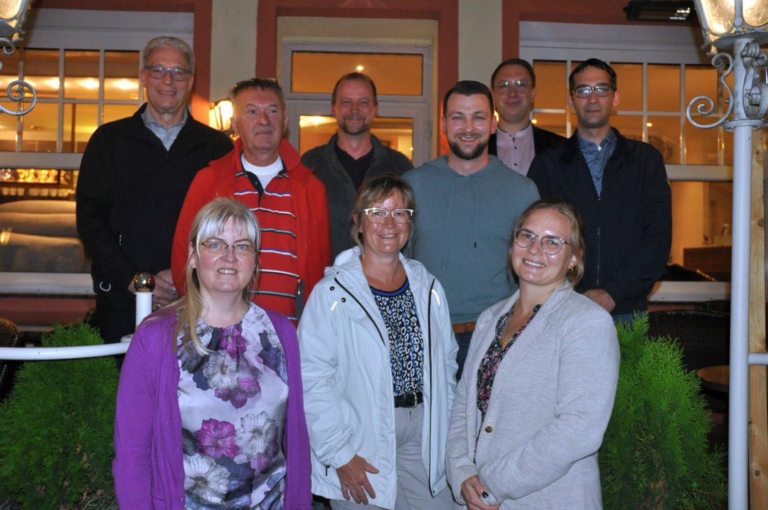 Der neue Vorstand der ARGE Cochemer Gewerbetreibender (hintere Reihe, von links): Martin Meurer, Beisitzer, Klaus Endlich, Schatzmeister, Christian Müller, Beisitzer, Thomas Theiß, Vorsitzender,  Claus Heimes, Beisitzer,  Max Elwig, stellvertrender Vorsitzender, (vordere Reihe, von links) Petra Lambertz, Beisitzerin, Dorothee Müller-Renn, Schriftführerin, und Meike Bauermann von der Tourist-Information Ferienland Cochem.