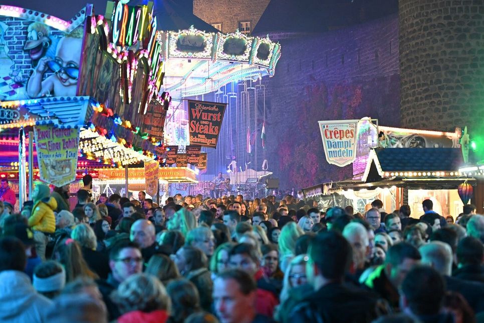 Der Lukasmarkt ist das größte Volksfest im nördlichen Rheinland-Pfalz.