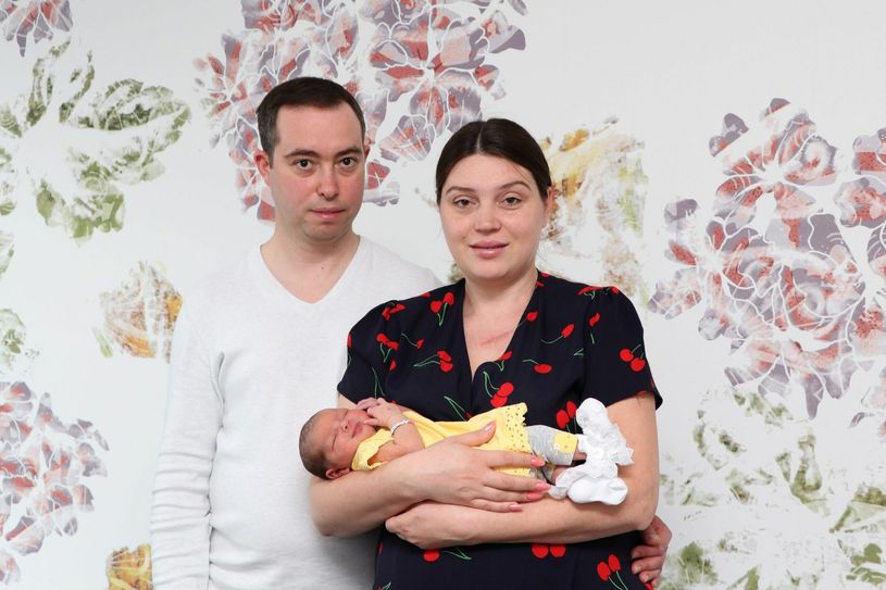 Svetlana und Alexander Romanov mit ihrer Tochter Melissa, die sehr spontan auf die Welt kam. (Foto: Link4Media UG/Tanja Link)