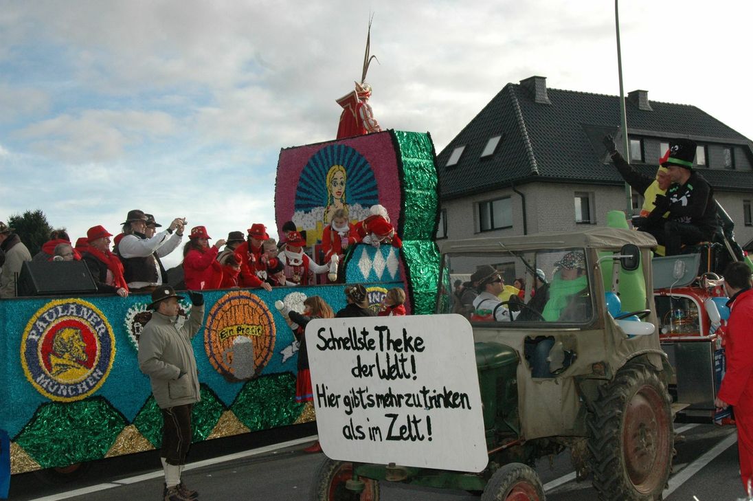 Hoffentlich bei strahlendem Sonnenschein ziehen die Rosenmontagszüge durch die Straßen.