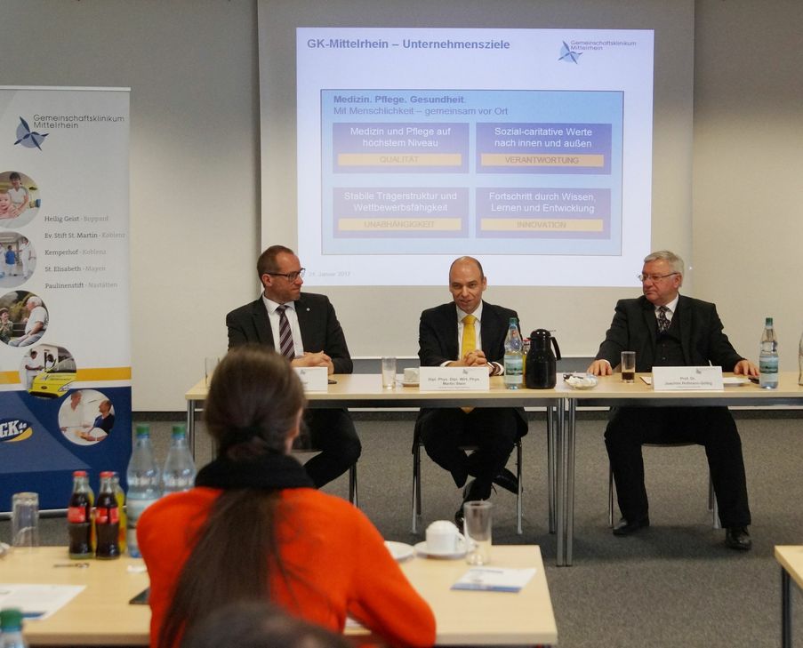 Für das GK-Mittelrhein gaben sie in einer Pressekonferenz Auskunft über den aktuellen Stand der Fusion und die Unternehmensziele (von links): der Medizinische Geschäftsführer Dr. Moritz Hemicker, der Kauf-männische Geschäftsführer Martin Stein und der Aufsichtsratsvorsitzende Prof. Dr. Joachim Hofmann-Göttig.