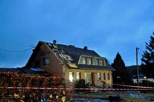 Der Tornado deckte Teile von Hausdächern ab. Foto: PSM