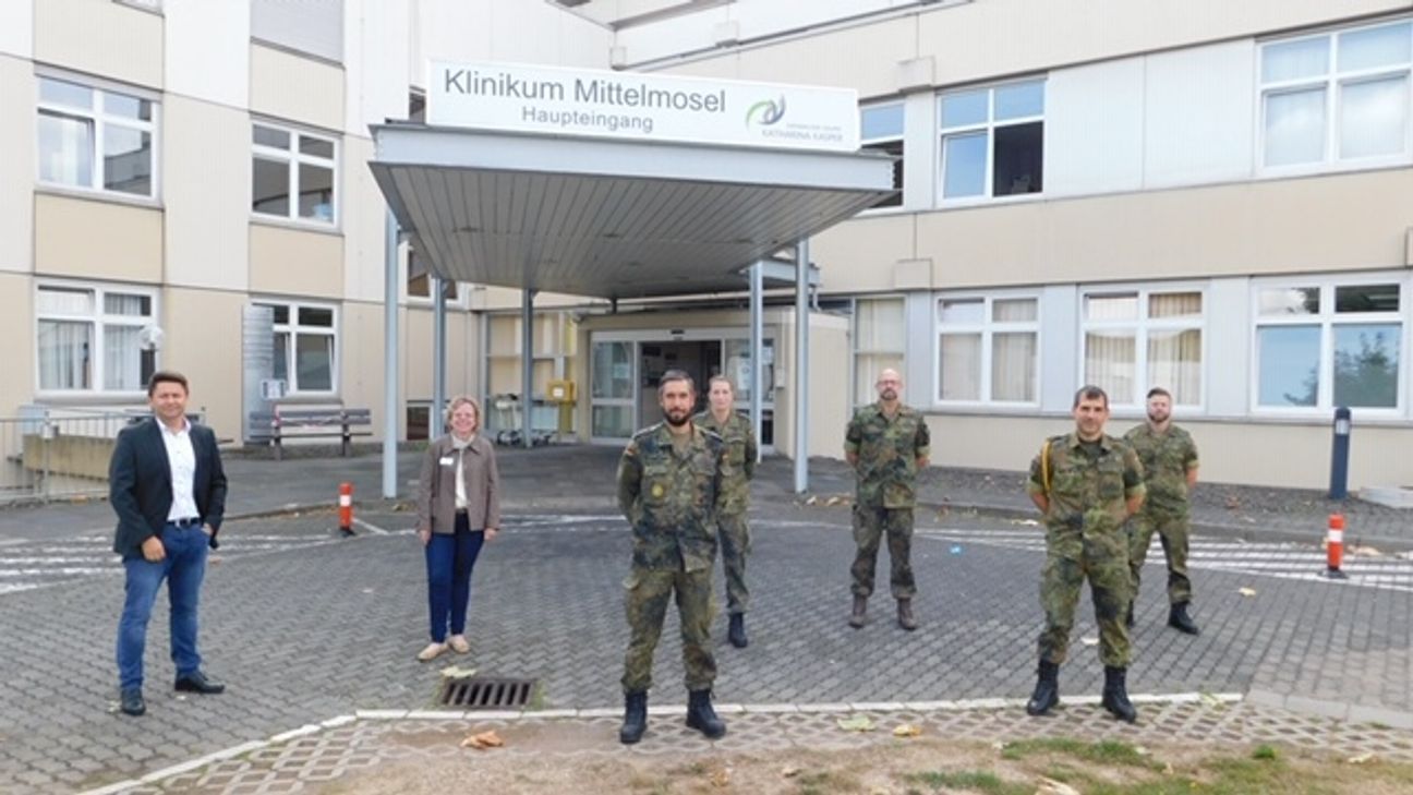 Aktuell übernehmen Soldaten aus Kastellaun die Einlasskontrolle im Klinikum Mittelmosel in Zell.