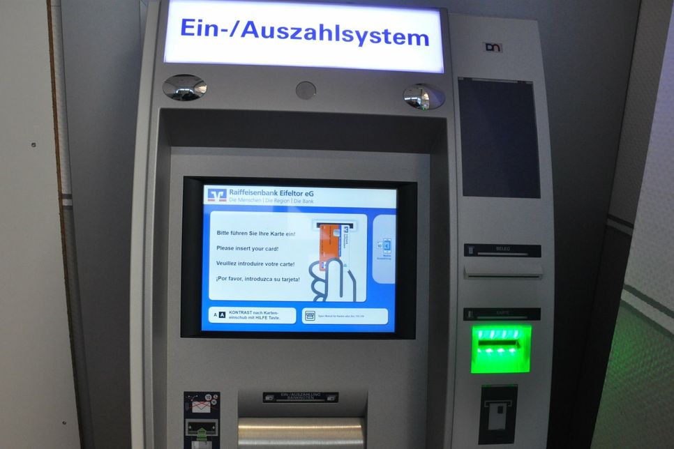 Zusammenarbeit beendet: Die Raiffeisenbanken  »Eifeltor« und die »Zeller Land« beenden die Kooperation mit der Sparkasse.