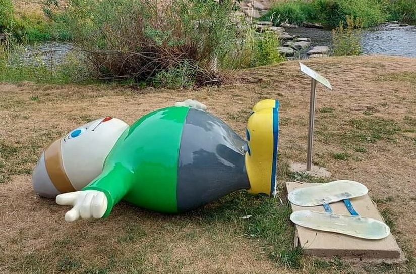 Die "Willi Basalt"-Figur wurde aus der Verankerung gerissen.